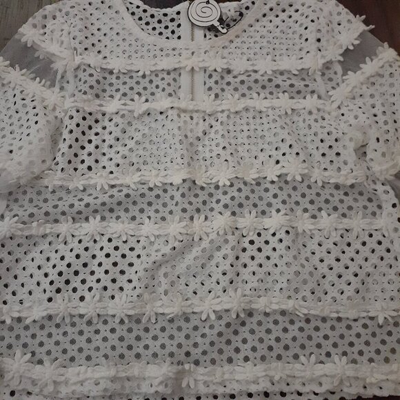 Lollipop Designed by Korea NWT Junior's S White Daisy Crochet Mesh Mod Retro Top - Picture 3 of 14